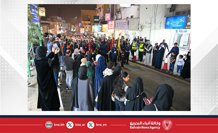 وزارة الداخلية تنظم طابور شرطة البحرين في محافظة المحرق احتفاء بالأعياد الوطنية